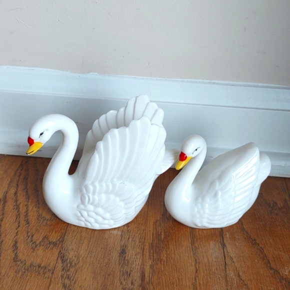 Vintage Porcelain Swan Salt and Pepper Shakers - Picture 2 of 7
